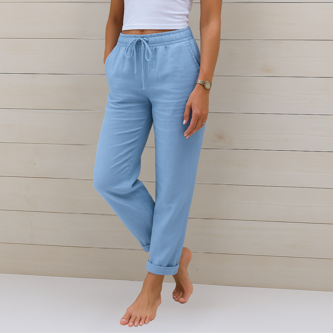 Seitenansicht der komfortablen Damen Stretchhose mit Elastikbund, im entspannten Relaxed Fit.
