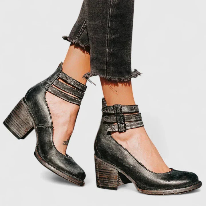 Klassische Damen Pumps mit Blockabsatz, vielseitig kombinierbar für jeden Anlass.