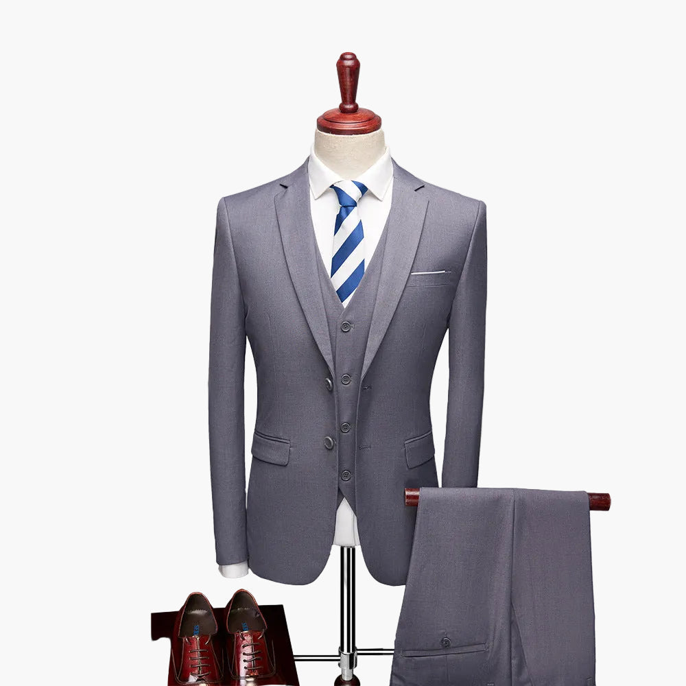 Professioneller Business Anzug 3-teilig für Herren, Slim Fit Schnitt für Büroalltag.