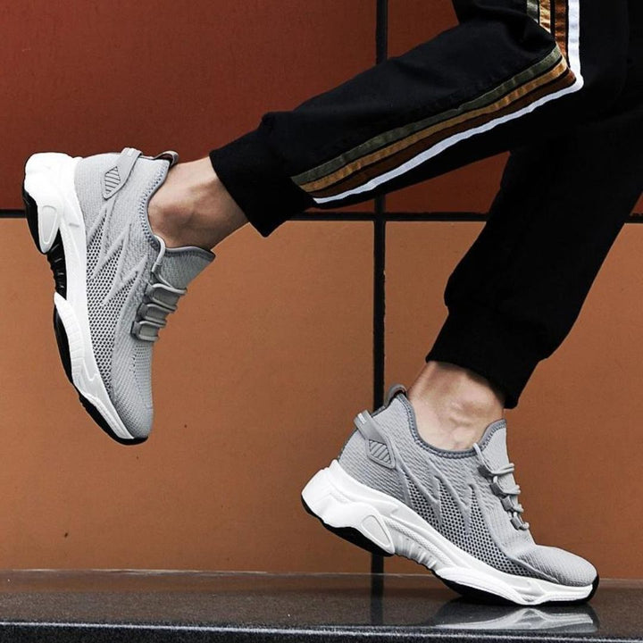 Praktische Herren Sneaker mit diskreter Größenerhöhung für den ganzen Tag.