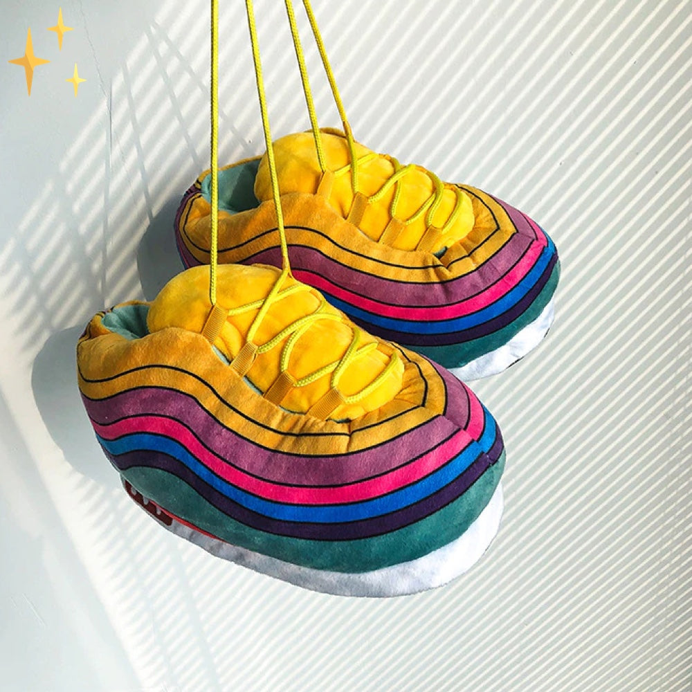 Moderne Unisex Sneaker-Slipper, übergroß und super bequem. Perfekt als stylische Hausschuhe für jeden Tag.