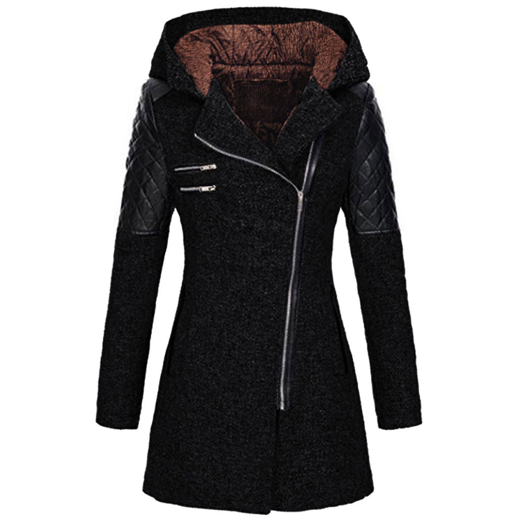 Stilvolle Damen Winterjacke im Biker-Stil, mit schrägem Reißverschluss und warmem Futter. Perfekt für den Winter.