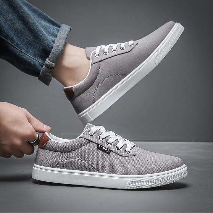 Leichte Herren Freizeitsneaker für Frühling & Sommer. Bieten sportlichen Look & Komfort im Alltag.