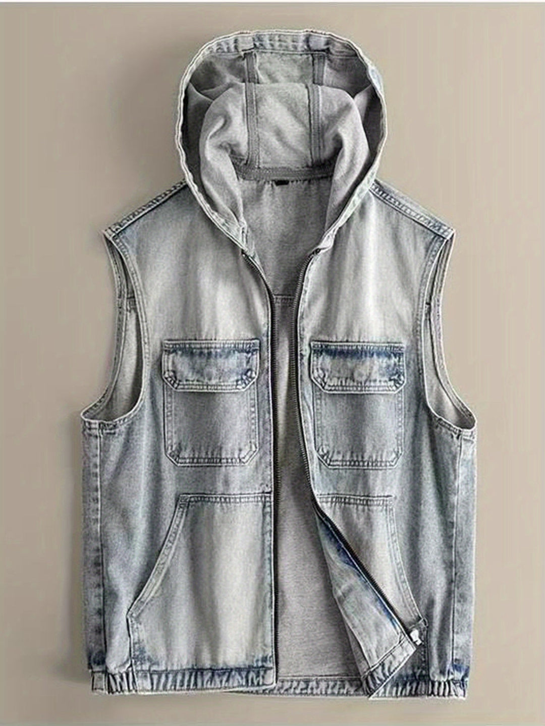 Herren Jeansweste mit Kapuze, lässig & modern. Ärmellose Denim-Weste für Freizeit und Alltag.