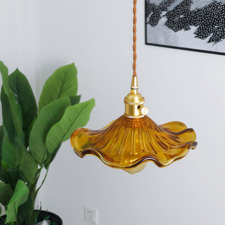 Schicke Wohnzimmerlampe, Hibiskus Design Pendelleuchte, sorgt für stilvolles Ambiente.