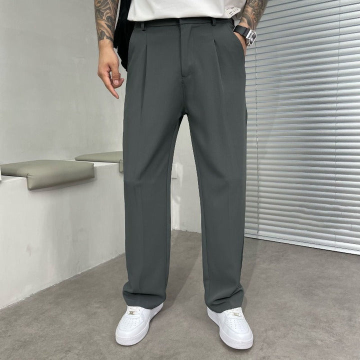 Hochwertige Herren Anzughose mit weitem Bein in Schwarz, moderner Schnitt für Business & Smart Casual.