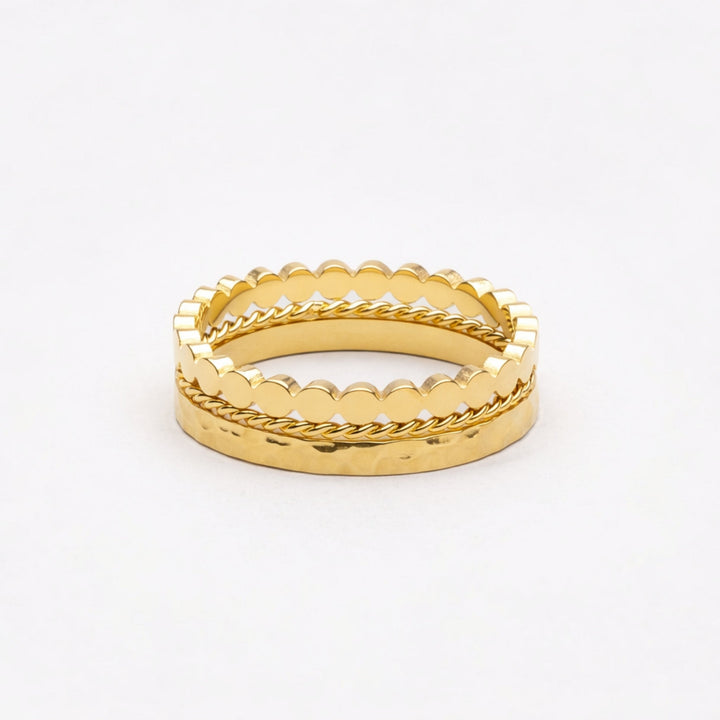 Glamouröses Damenring Set: drei einzigartige Ringe aus Edelstahl mit Perlen, gehämmert & gedreht.