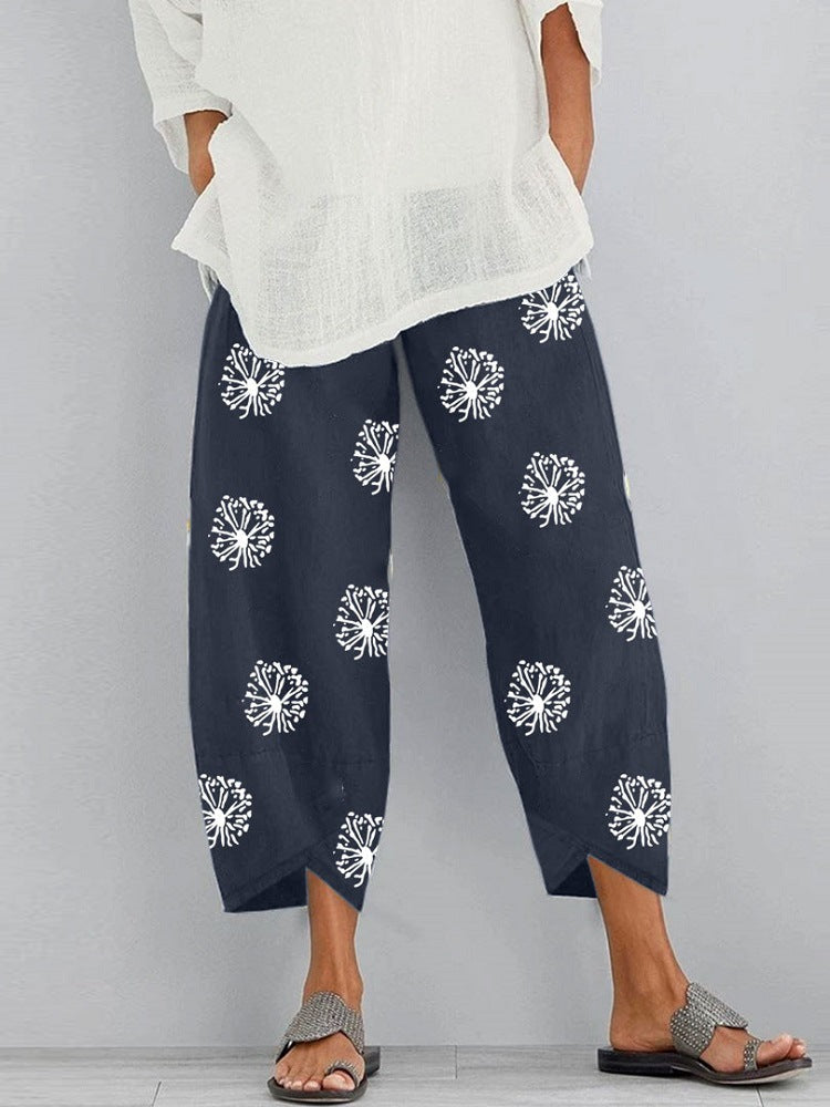 Modische bedruckte Damen Kurzhose mit weitem Bein. Trendige Musterhose für Strand, Urlaub & Freizeit. Bequemer Style.