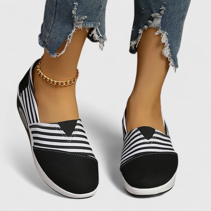 Modische Sylvia Damensneaker, ergonomisch und flexibel für bequemes Gehen.