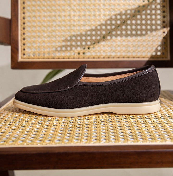 Komfortable, elegante Herren Loafer in Kaffeebraun. Handgefertigte Slipper, ideal für stilvolle Herrenmode.
