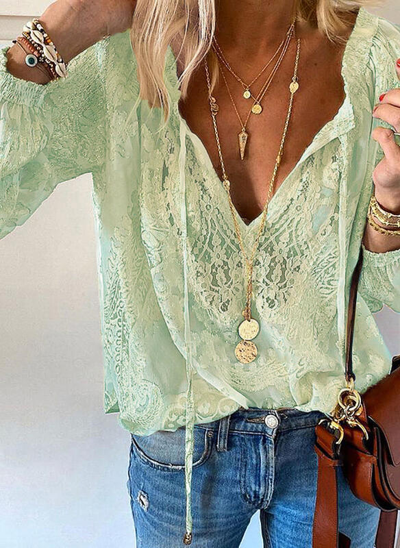 Elegante Damen Boho Bluse mit V-Ausschnitt für den Sommer, lässig und luftig, perfekt für feminine Akzente.