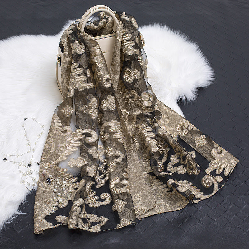 Eleganter Damen Schal aus Seide/Organza, mit wunderschönem Blumenmuster und Cut-out-Details.