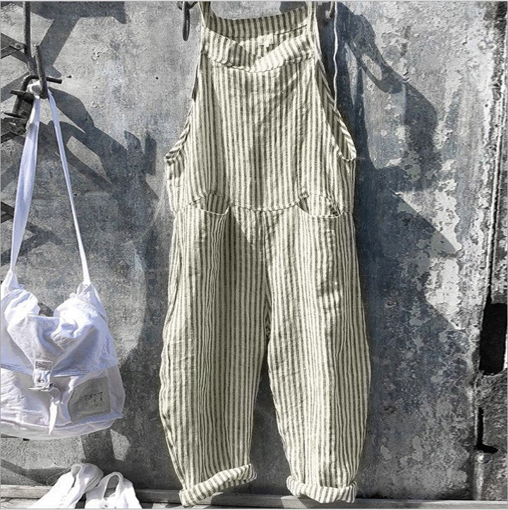 Bequemer Damen Jumpsuit im Streifen-Design. Loose Fit Einteiler für entspannte Sommertage.
