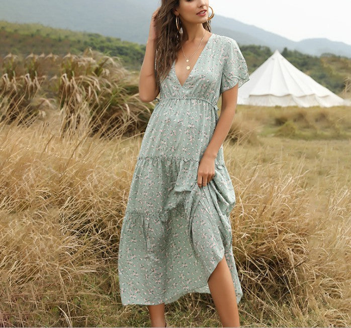 Elegantes Damen Sommer Maxikleid mit Blumenmuster, Rüschen und fließendem Stoff für Freizeit & Alltag.
