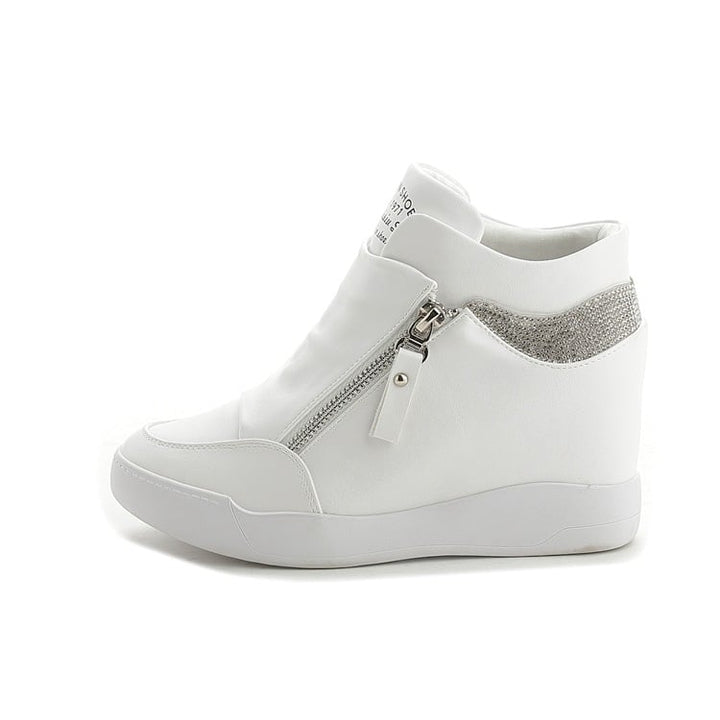 Stilvolle Damen Plateau Sneaker mit Keilabsatz, Strass-Applikationen und Reißverschluss. Komfortable Damenschuhe.