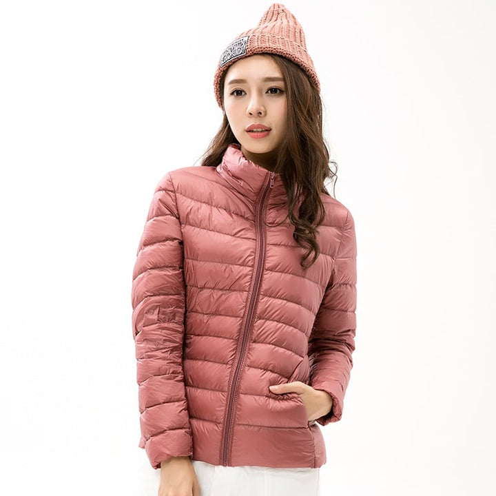 Bequeme, dünne Damen Übergangsjacke mit Stehkragen in mehrfarbigem Design, perfekt für den Alltag.