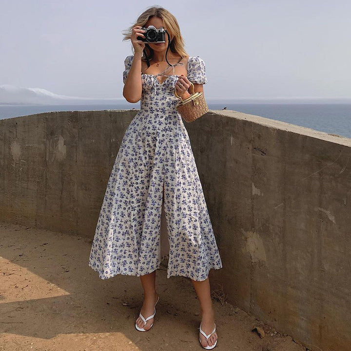 Stylisches bedrucktes Freizeitkleid mit Seitenschlitz. Angenehm zu tragen, perfekt für warme Tage.