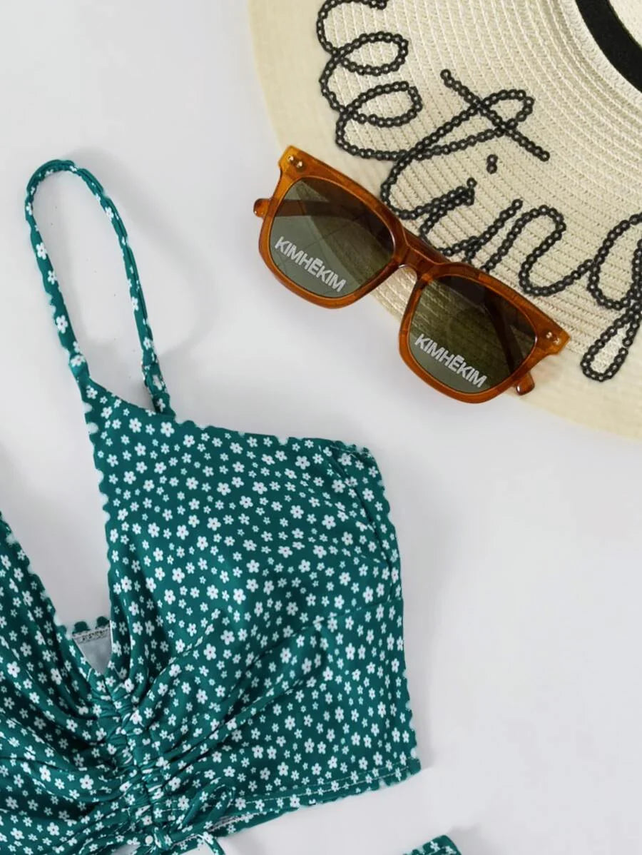 Lebhaftes Damen Marielle Bikini Set in blau-grün mit Blumenmuster, frische Schwimmmode für den Sommer.
