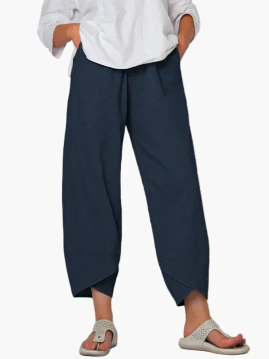 Locker geschnittene Damen Weites-Bein-Hose mit elastischem Bund und Taschen. Komfortable Damenbekleidung.