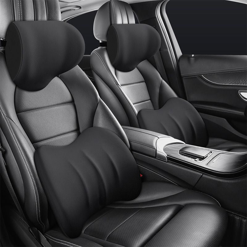 Detailaufnahme: Stützendes Memory-Schaum Auto-Rückenstützkissen, optimiert für Lendenwirbel-Komfort.