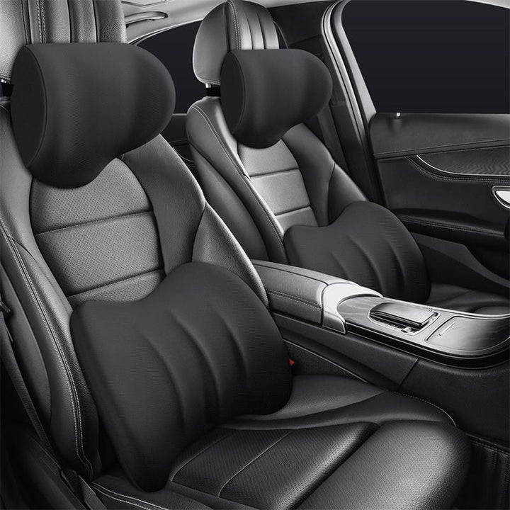 Detailaufnahme: Stützendes Memory-Schaum Auto-Rückenstützkissen, optimiert für Lendenwirbel-Komfort.