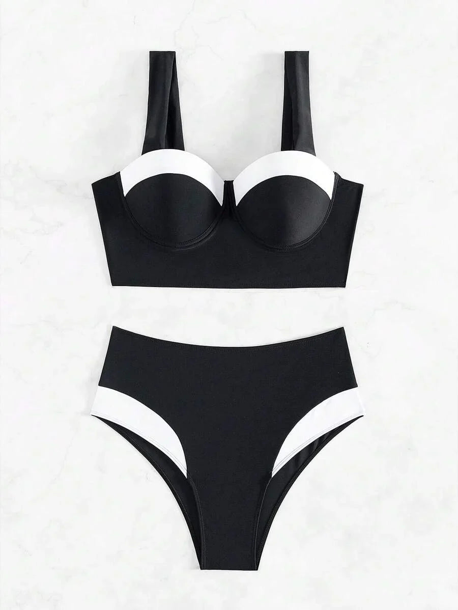 Moderner Damen High Waist Bikini Zweiteiler Schwarz-Weiß, mit Push-Up Top. Ideale Strandmode für den Sommer.