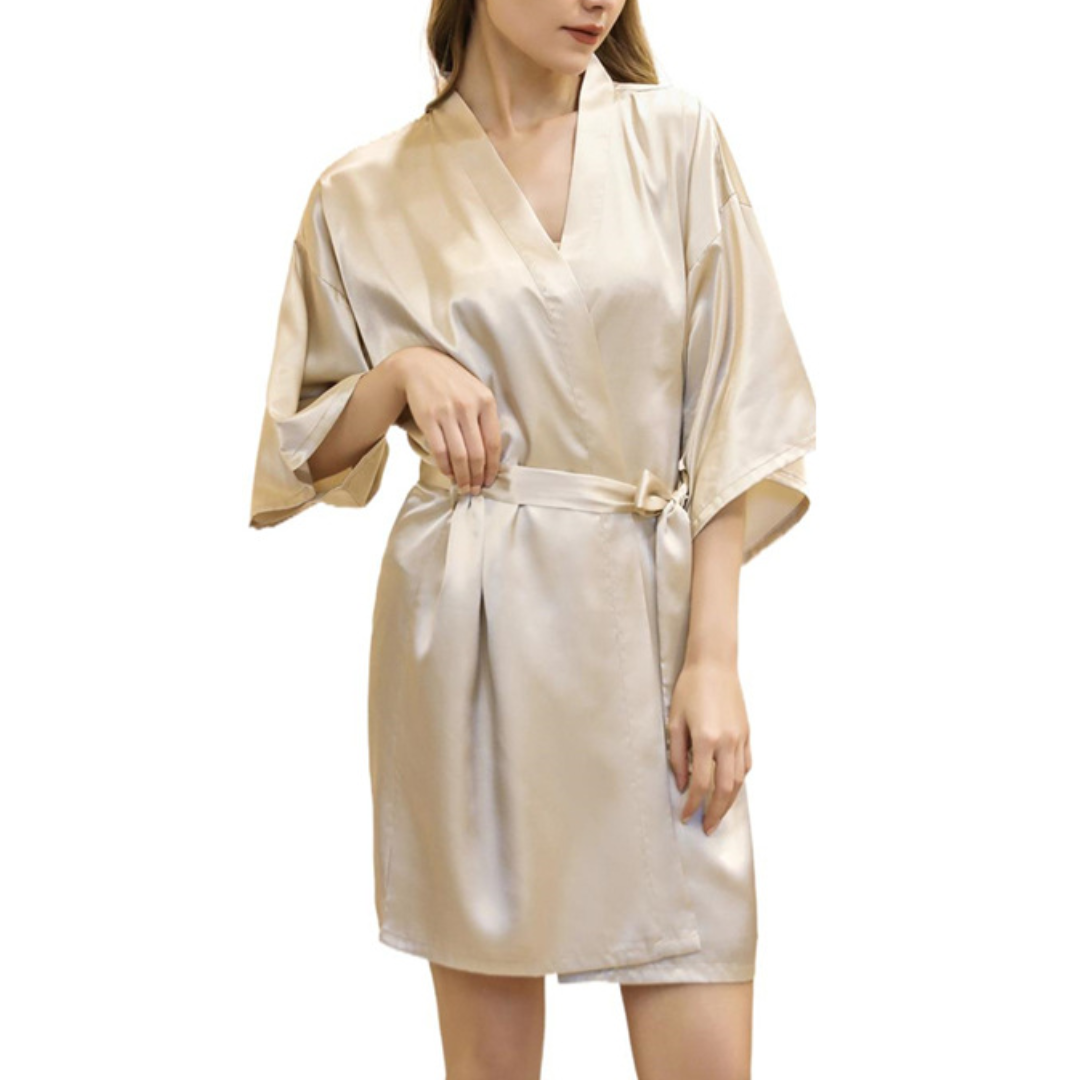 Dieser kurze Damen Wickel-Kimono ist komfortabel, leicht und ideal für Loungewear.