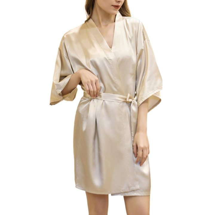 Dieser kurze Damen Wickel-Kimono ist komfortabel, leicht und ideal für Loungewear.