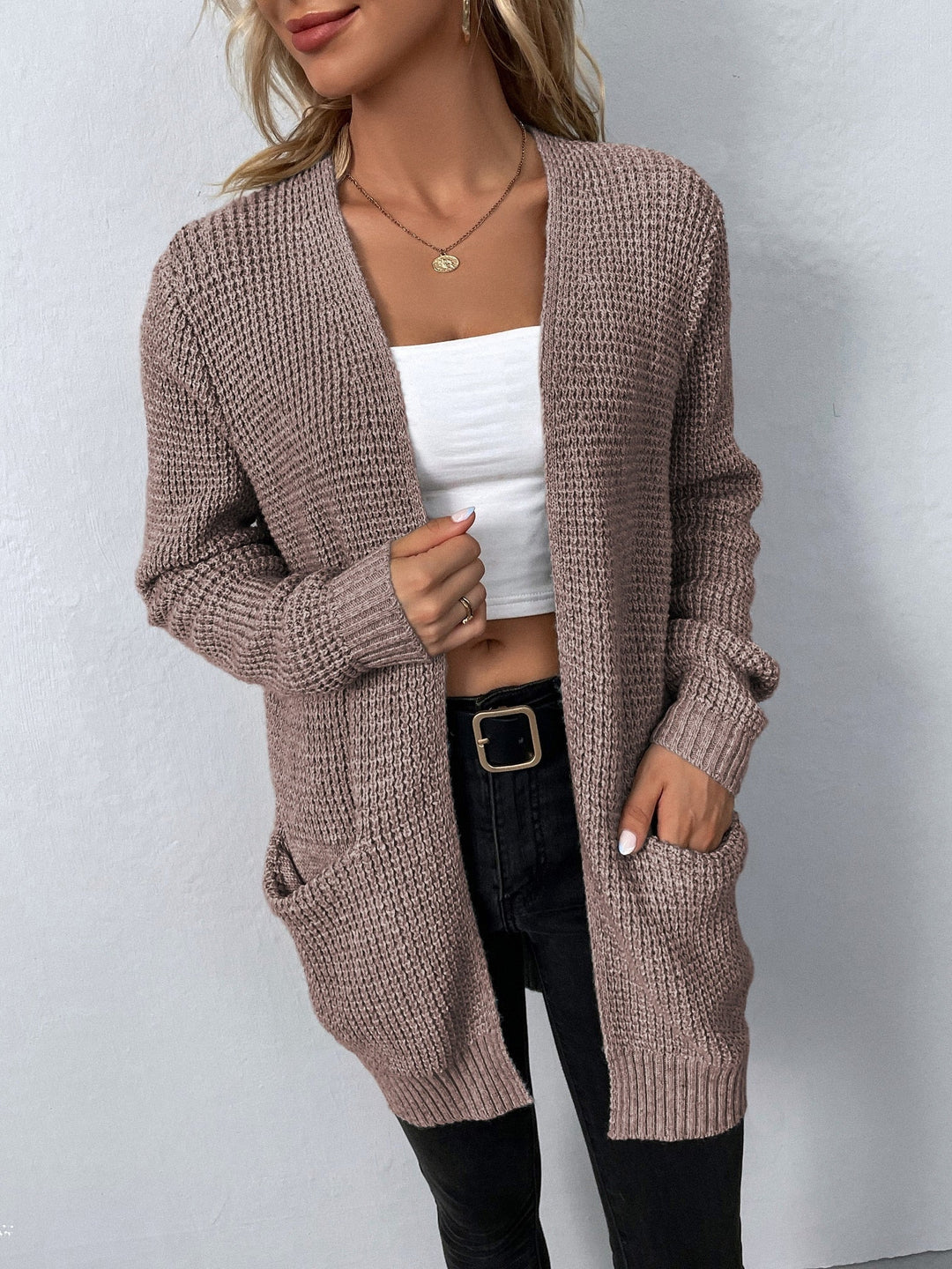 Hochwertige Damen-Strickjacke aus feiner Strickware, perfekt für Freizeit & elegante Auftritte.