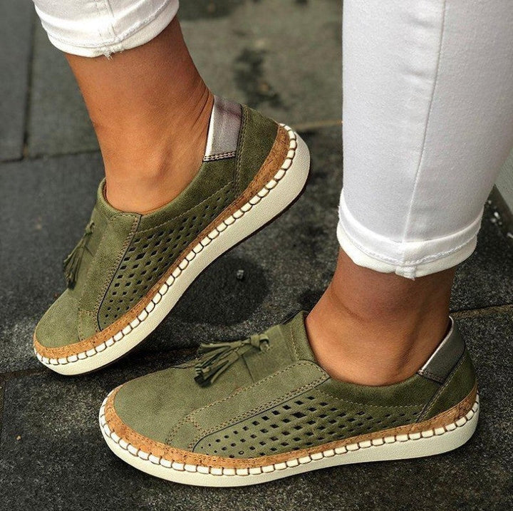 Bequeme Daloureux Damenschuhe: Stylische vegane Freizeitschuhe in Blau, ideal für warme Sommertage.