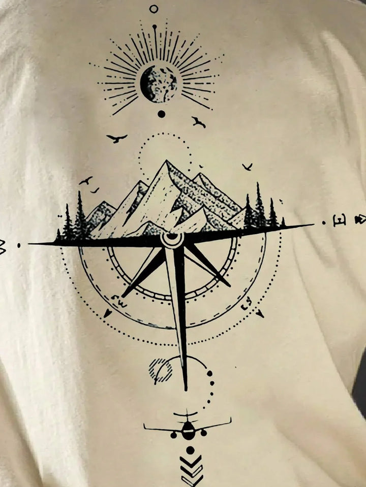 Ganzansicht des bequemen Herren T-Shirts "Gipfelblick" mit Bergprint, ideal für Outdoor, Freizeit und als stilvolle Sommermode.