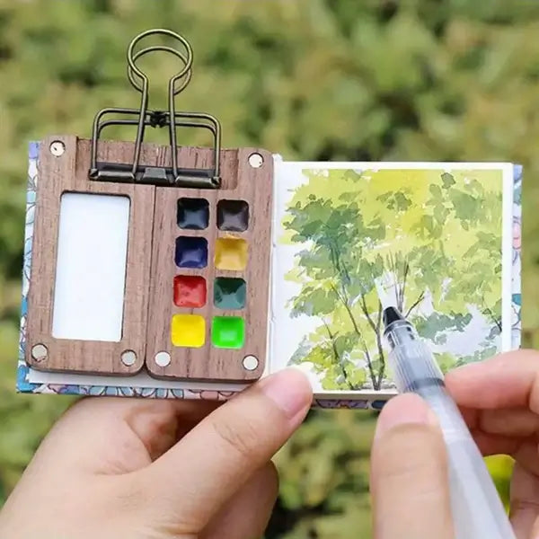 Entdecke Malerei mit diesem mobilen Aquarell-Set. 24 brillante Farben für Kunstwerke & Reisen.