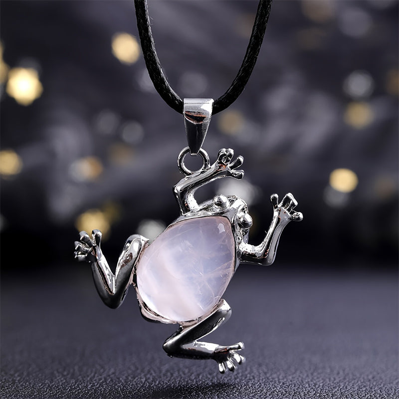 Rosenquarz-Froschkette für Damen, spiritueller Schmuck zur Förderung von Liebe, Heilung und Achtsamkeit.
