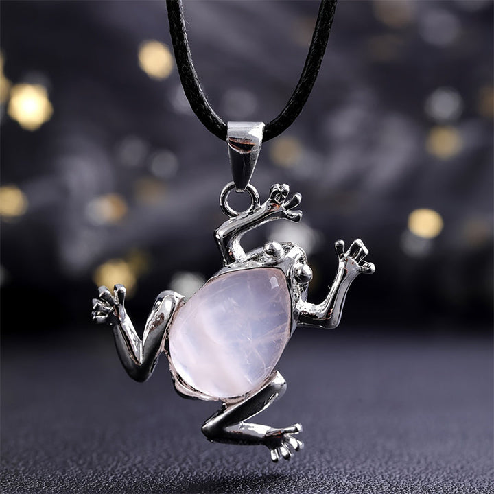 Rosenquarz-Froschkette für Damen, spiritueller Schmuck zur Förderung von Liebe, Heilung und Achtsamkeit.