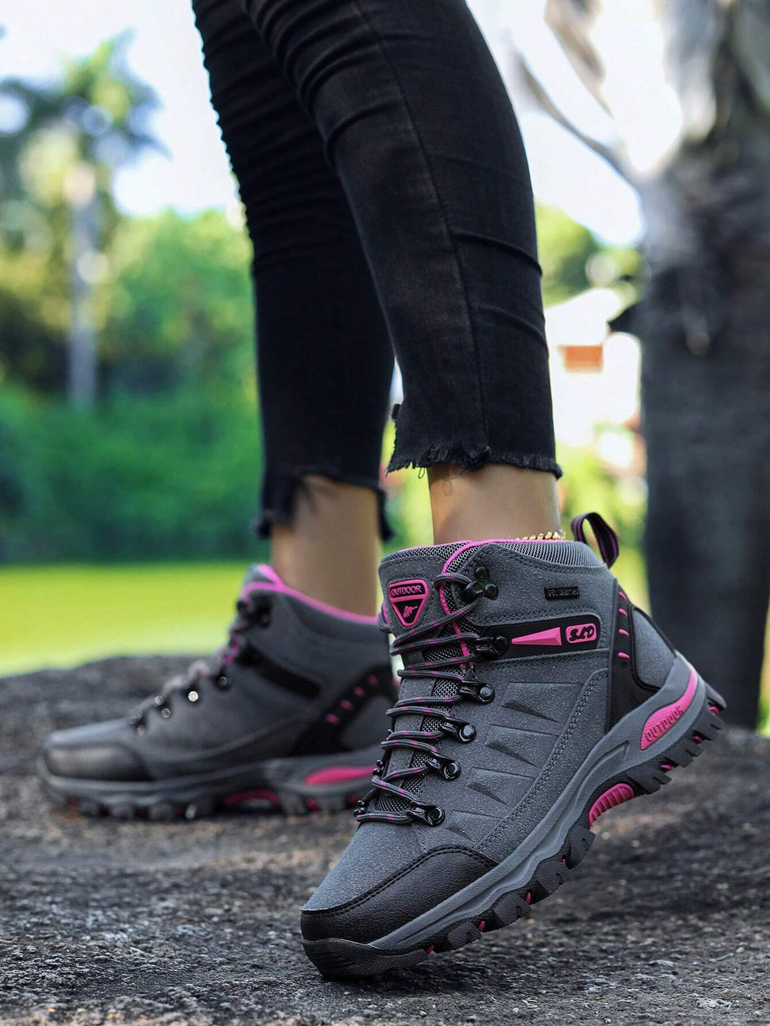 Komfortable Mid-Top Damen Wanderstiefel in Rosa, atmungsaktiv & leicht. Perfekt für lange Outdoor-Touren.