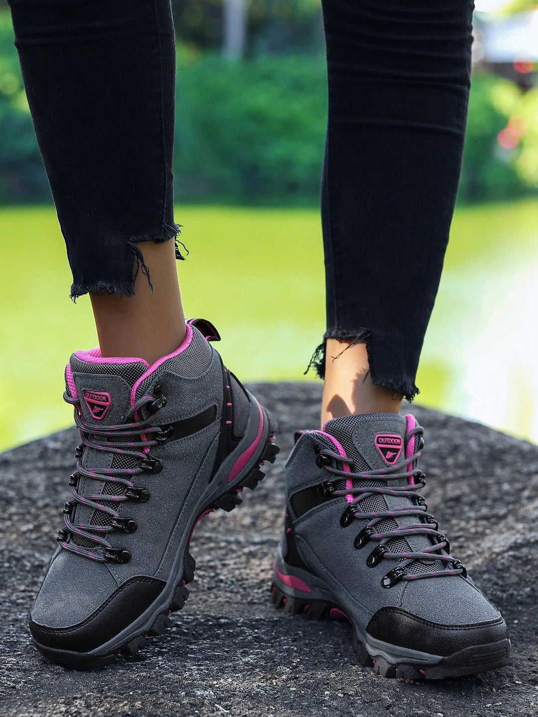 Hochwertiger rosa Mid-Top Damen Wanderstiefel, rutschfest, leicht, atmungsaktiv. Ideale Outdoor- & Trekkingschuhe.