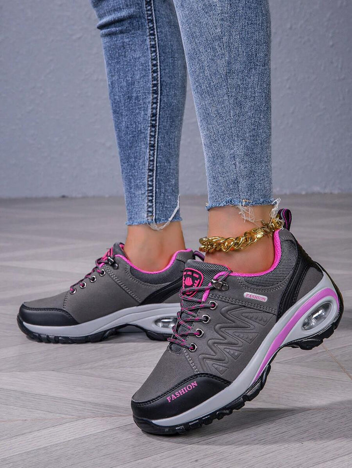Damen Sonnentritt Terrain Wanderschuh mit rutschfester Sohle & stabilem Halt für sichere Outdoor-Erlebnisse.