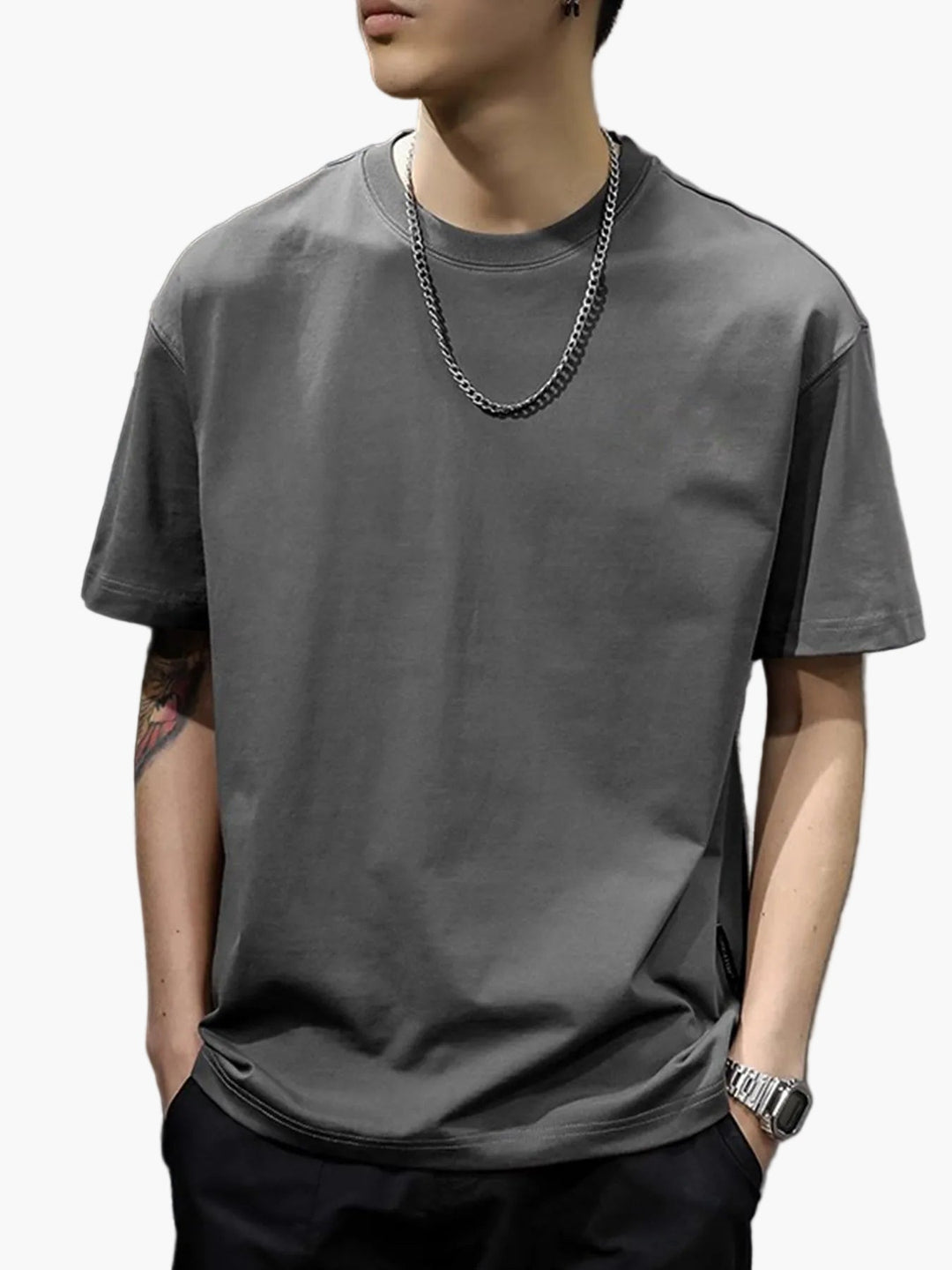 Bequemes Herren Basic Shirt aus weicher Baumwolle, ideal als unifarbenes Alltagsshirt.