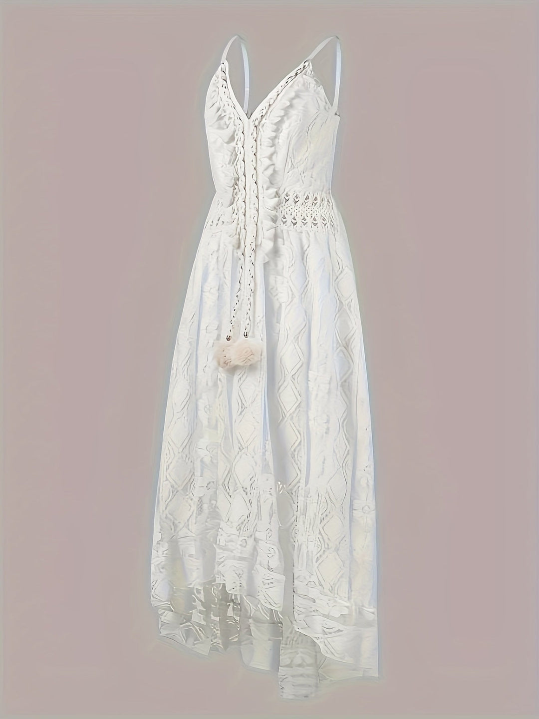 Trendiges Damen Boho Maxikleid, V-Ausschnitt mit feinen Details, vielseitig als Sommer- oder Abendkleid.