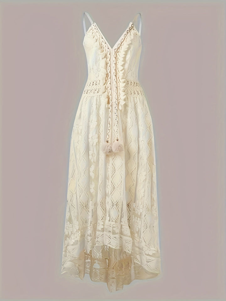 Fließendes Damen Maxikleid im Boho-Look. V-Ausschnitt, zarte Spitzenakzente, ideal für den Sommer.