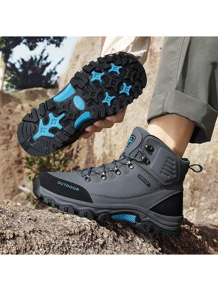 Herren Wanderschuh in Braun, bequem und robust. Ideal für Outdoor und Wanderungen.