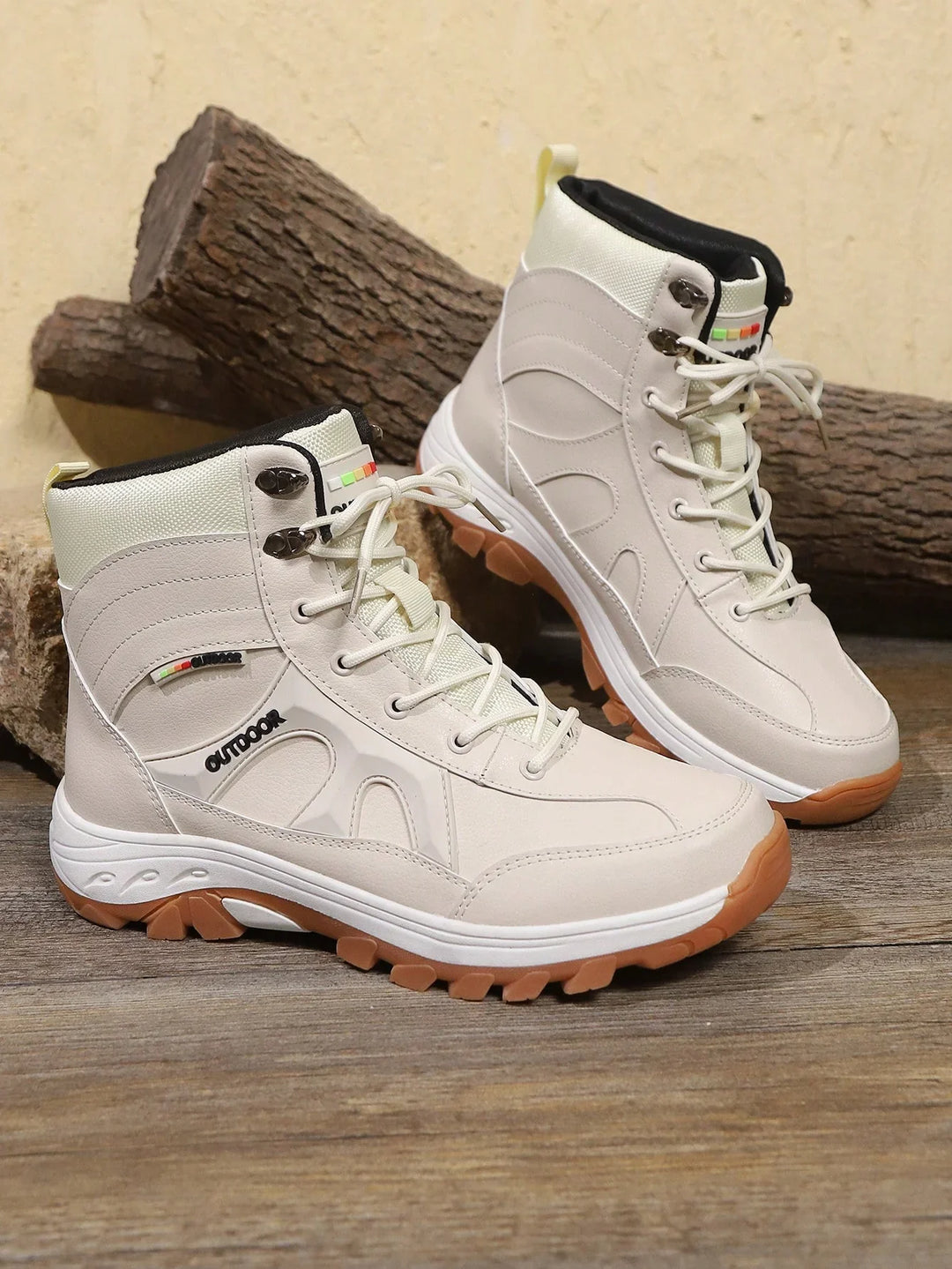 Robuste Damen Outdoor-Schuhe mit Plateau-Sohle, leicht & rutschfest für sicheren Halt.