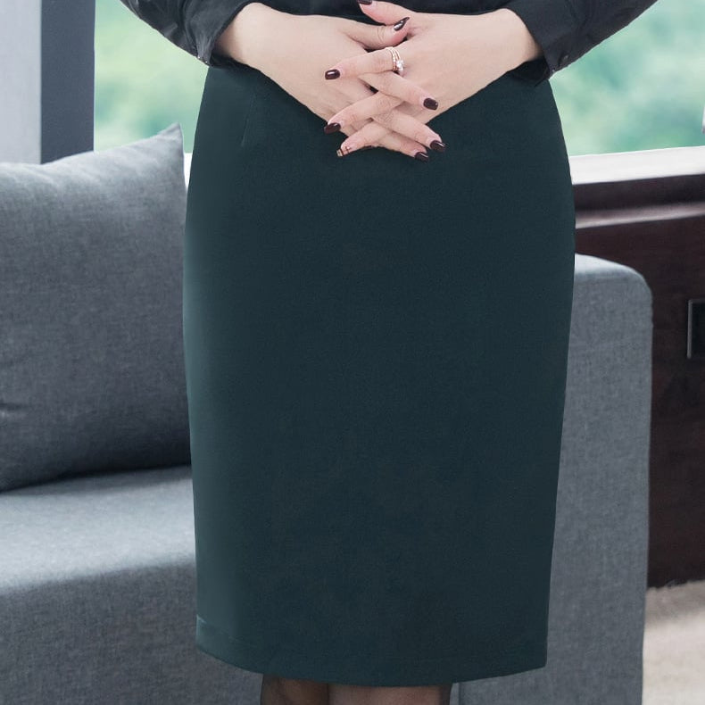 Festlicher Damen Hüftrock, mittellang und warm. Verleiht jedem Winter-Outfit eine elegante Note.