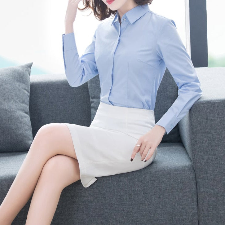 Bürotauglicher Damenrock, hüftig und mittellang. Aus warmem Material, perfekt für professionelle Looks.