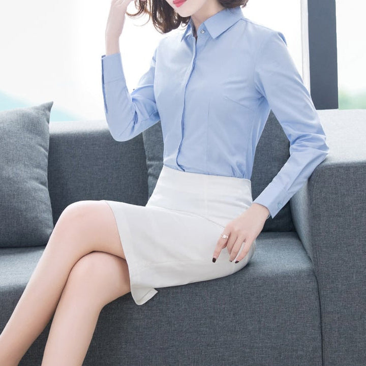 Bürotauglicher Damenrock, hüftig und mittellang. Aus warmem Material, perfekt für professionelle Looks.