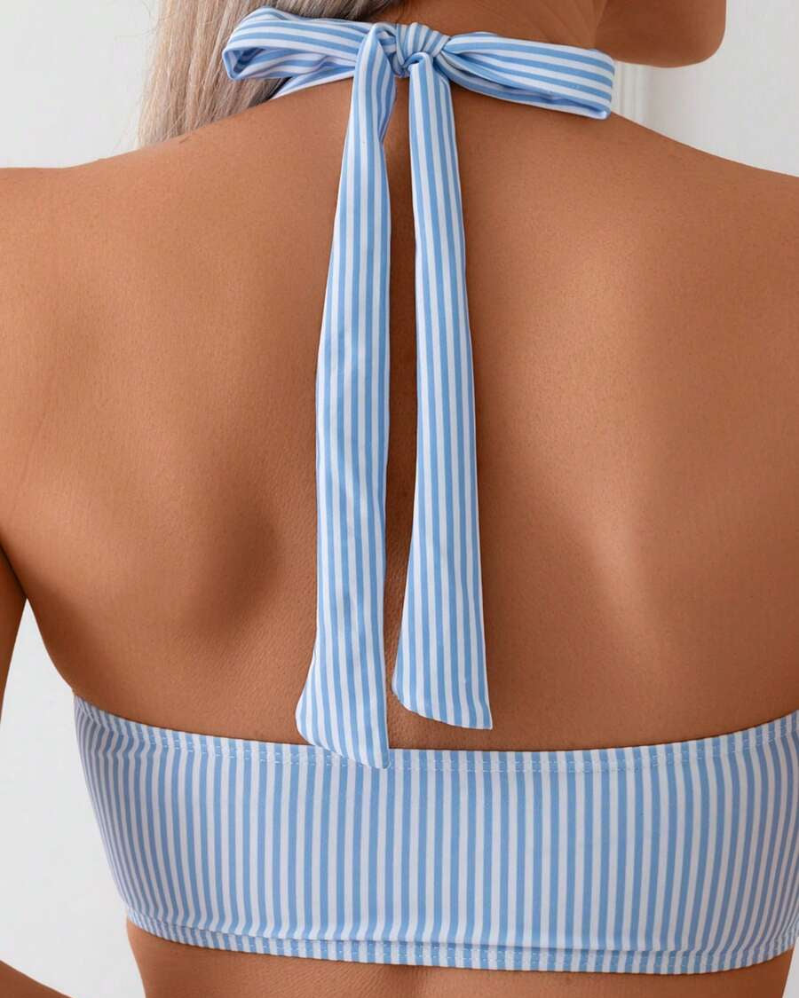 Streifenmuster Damen Bikini Zweiteiler für Schwimmen, Strand und Freizeit am Meer.