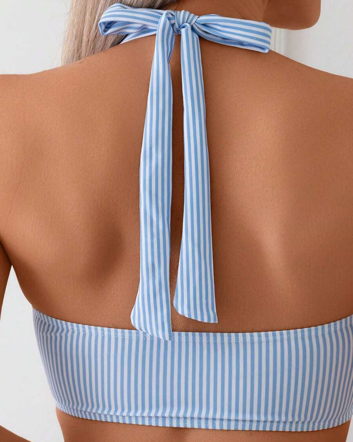 Streifenmuster Damen Bikini Zweiteiler für Schwimmen, Strand und Freizeit am Meer.