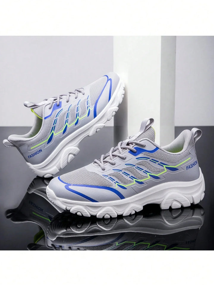 Robuster Outdoorschuh für Herren, hellgrau, bietet Leichtigkeit und Komfort auf jeder Trekkingtour.