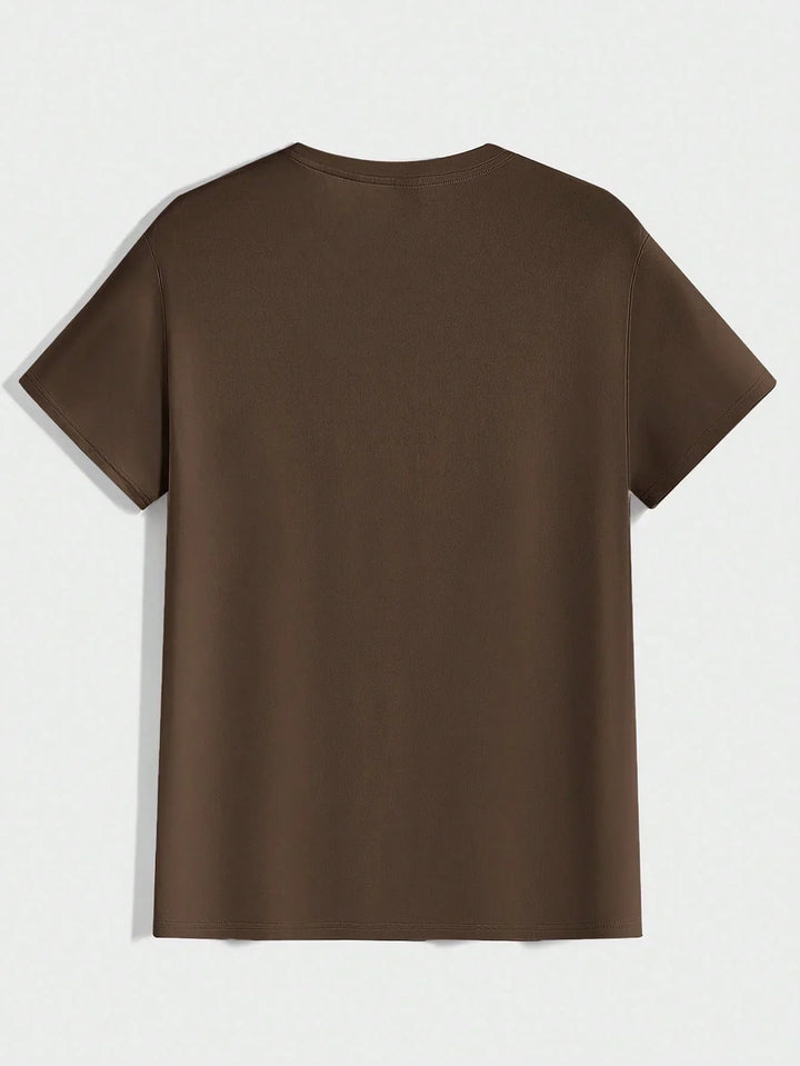 Seitenansicht des vielseitigen Herren Rundhals T-Shirts, strukturiert. Ideal für Alltag und Freizeitaktivitäten.
