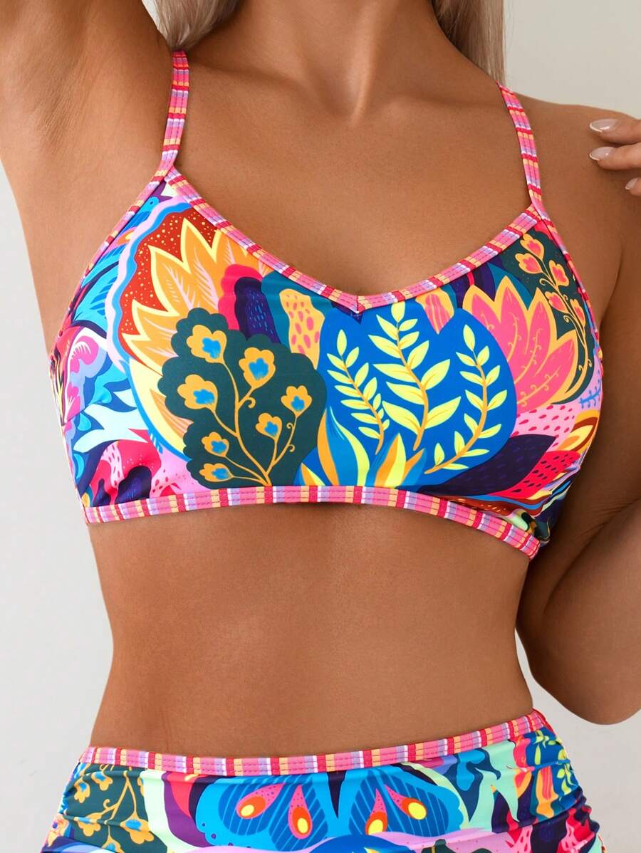 Gefalteter blauer Damen High-Waist Bikini mit tropischem Design. Komfortabler Zweiteiler für Bademode & Strand.